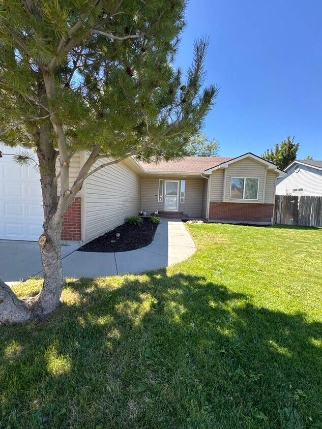 Primary Photo - 1405 Kursten St