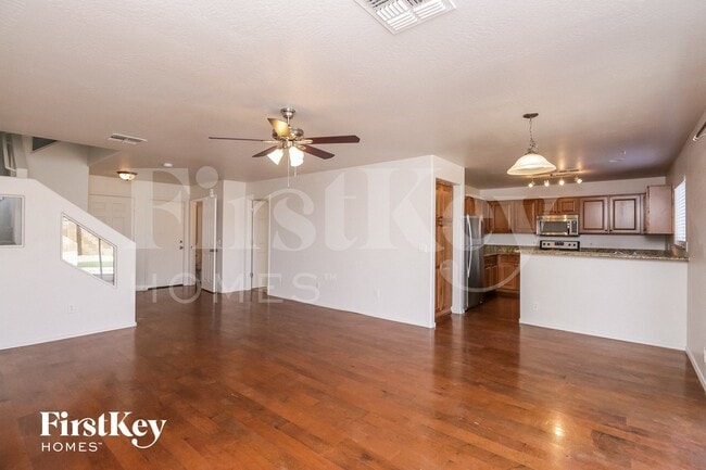 Building Photo - 31315 N Shale Dr