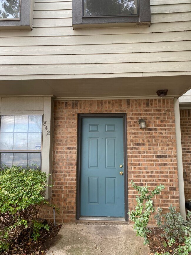 2 bedroom condo by UNT - 2 bedroom condo by UNT