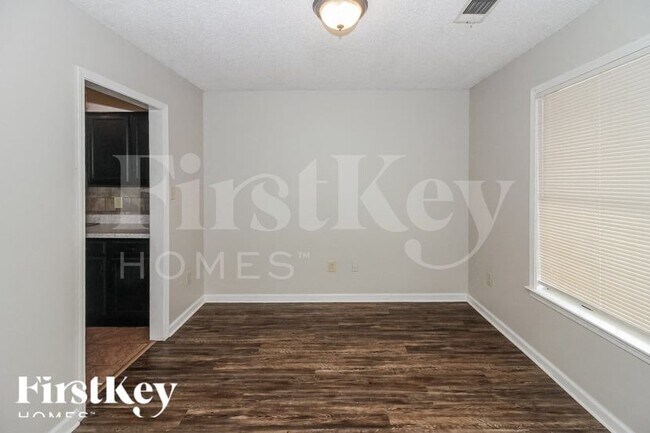 Foto del edificio - 6614 Red Birch Dr