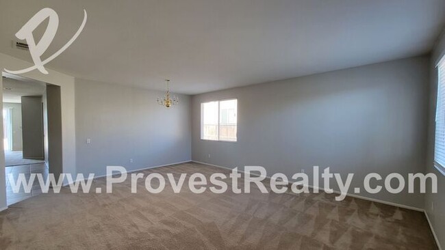 Building Photo - 4 Bed, 2 Bath Oak Hills Home!!!!