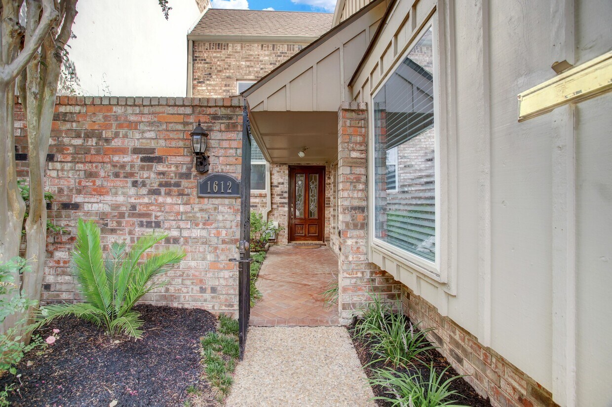 1612 S Gessner Rd, Houston, TX 77063 House Rental in Houston, TX