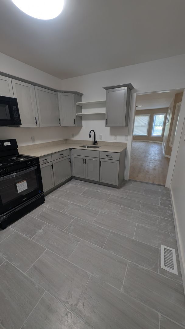 Foto del edificio - Newly Renovated Two-Bedroom
