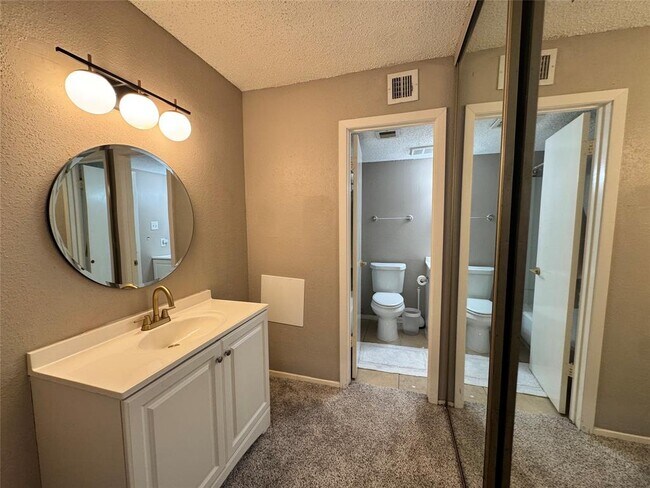 Foto del edificio - 6312 Peacock Hills Dr