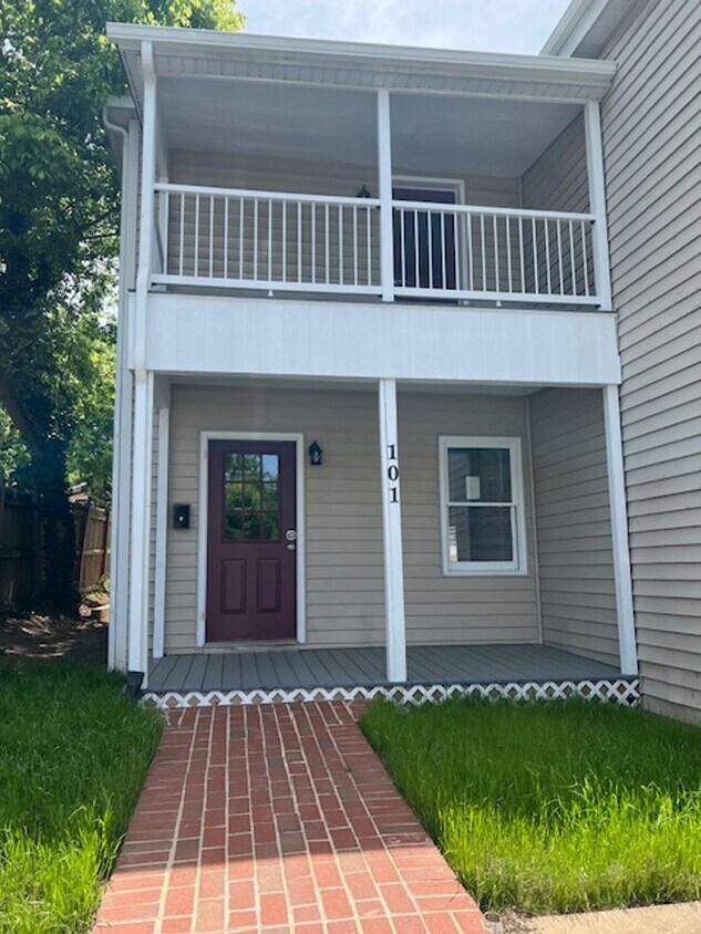 Primary Photo - Single Family Steps Away From Downtown Lex...