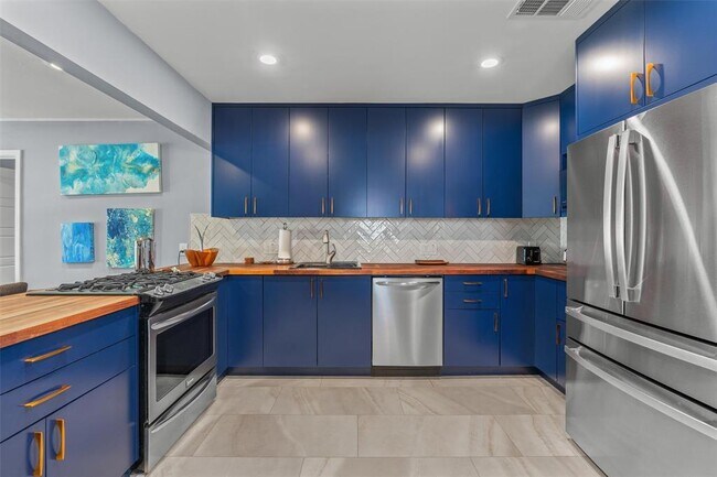 Foto del edificio - 8303 Lazy Ln