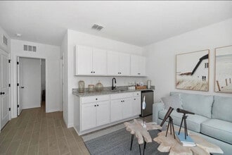 Building Photo - 590 Dream Ave SE