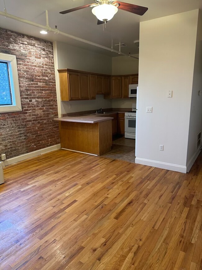 Building Photo - 16 Thomas St