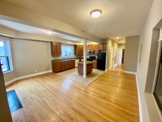 Photo - 6557 S Minerva Ave (Chicago, IL) Apartment