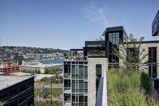 Building Photo - 624 Yale Apartments