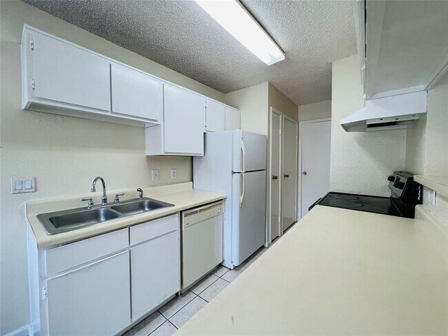 Foto del edificio - 12660 Ashford Point Dr