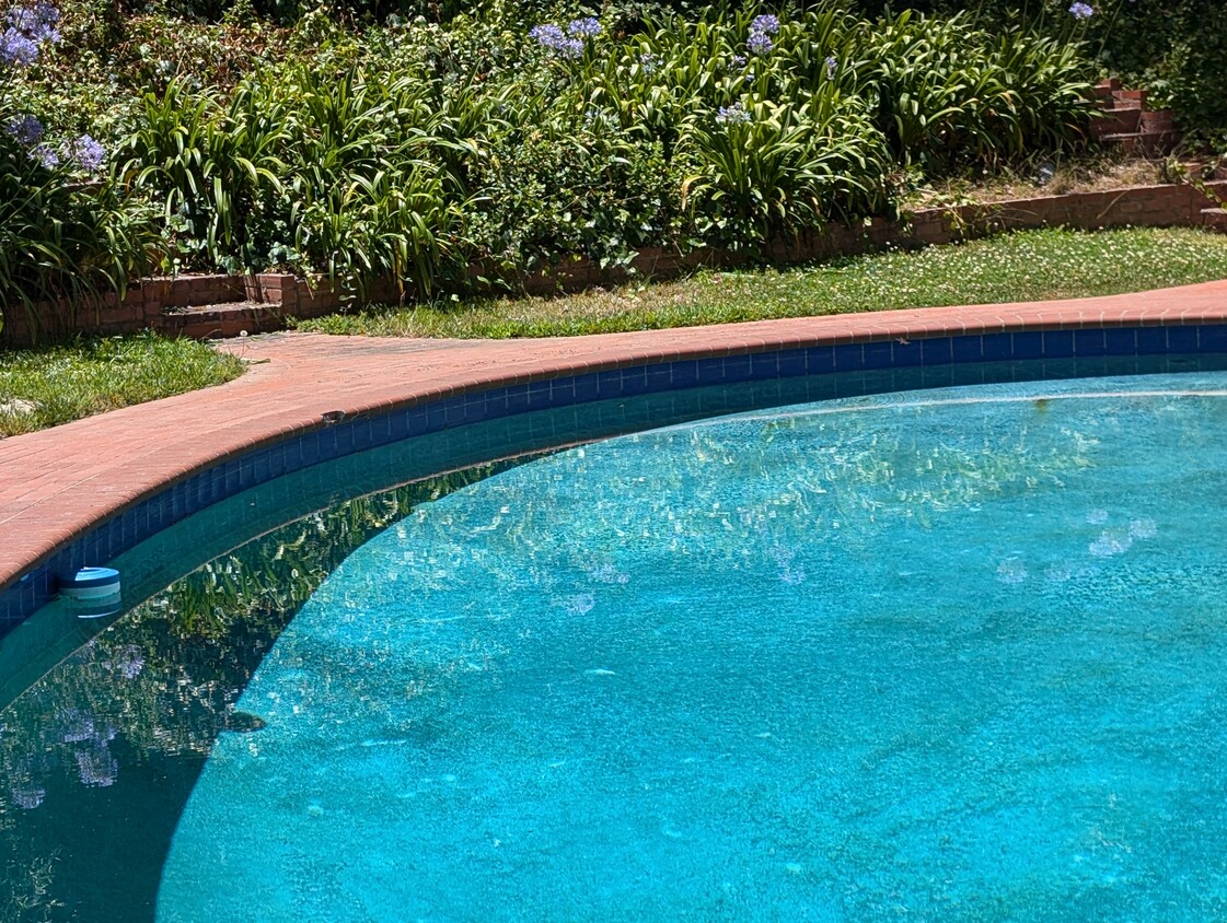 Foto principal - 2077 Mandeville Canyon Rd