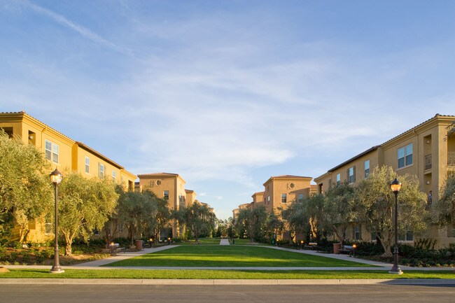 Stonegate Apartment Homes Apartments Irvine, CA
