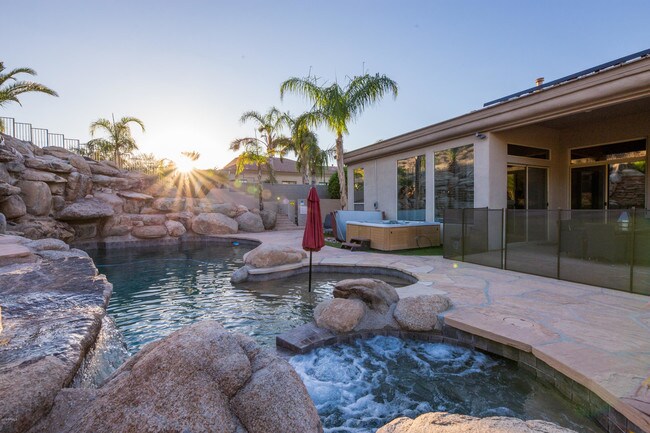 Foto del edificio - 5713 W Pinnacle Hill Dr