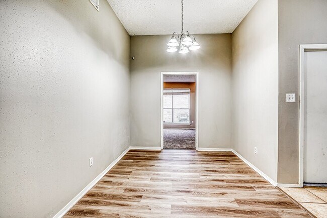 Building Photo - 7010 Foxmont Ln