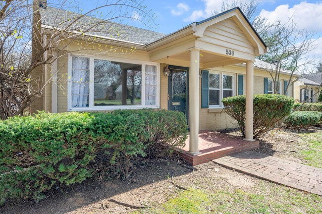Building Photo - 538 Chinoe Rd