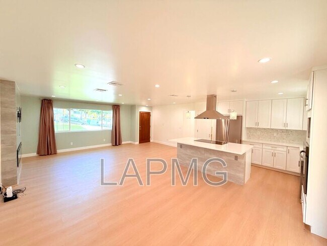 Foto del edificio - 10839 Fellows Ave