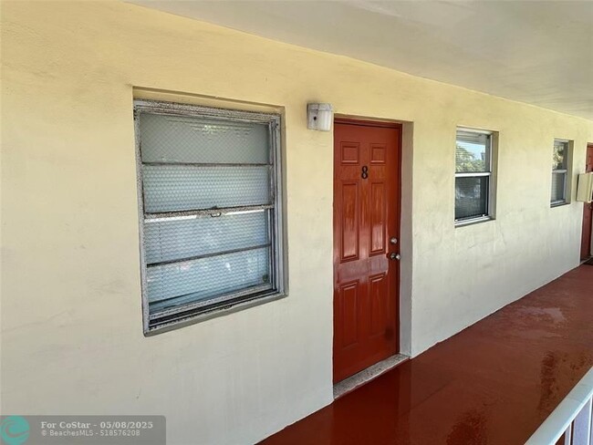 Foto del edificio - 305 NE 16th St