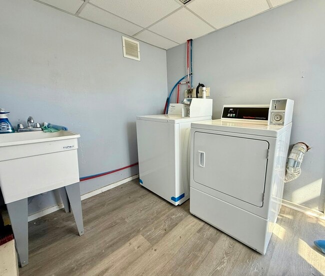 Photo - 1002 Main St Apartment