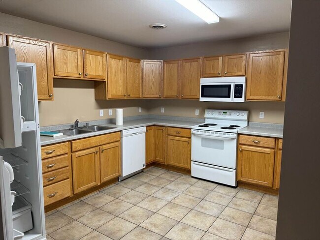 Foto del edificio - 1410 W State St