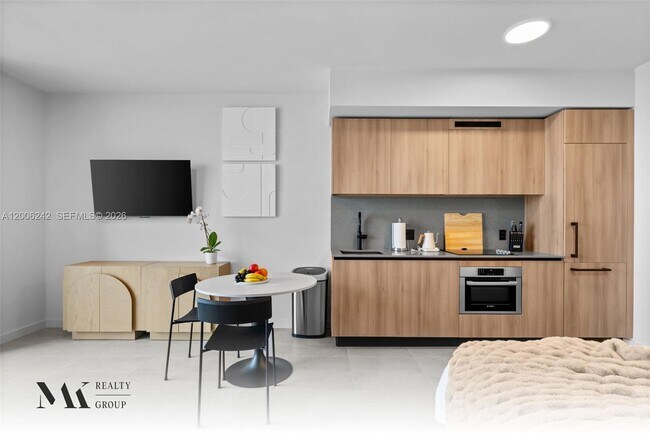 Building Photo - 121 NE 5th St