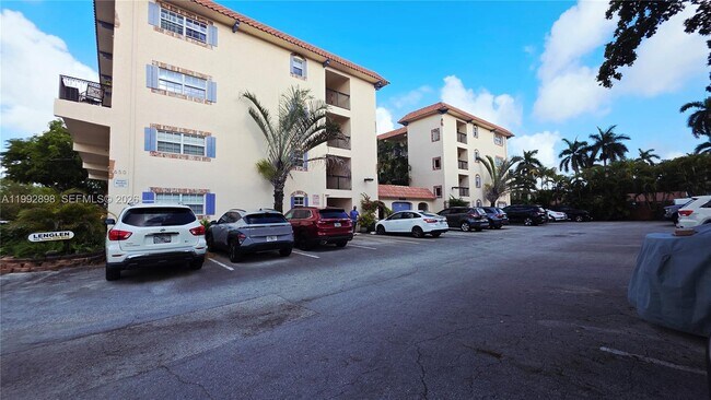 Foto del edificio - 650 Tennis Club Dr