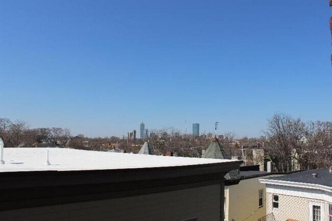 Building Photo - 3 bedroom in Boston MA 02125