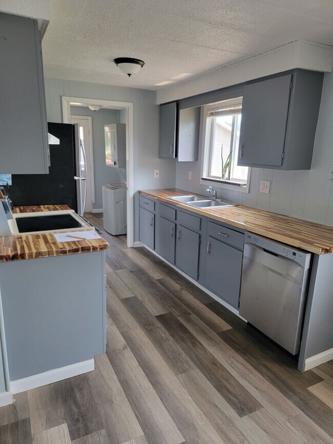Foto del edificio - 3 bed 1.5 Bath, Walking Distance to West W...