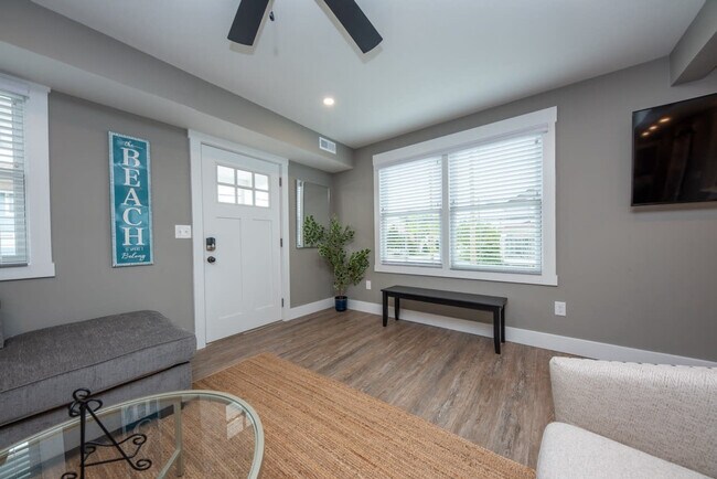 Foto del edificio - 1142 Simpson Ave