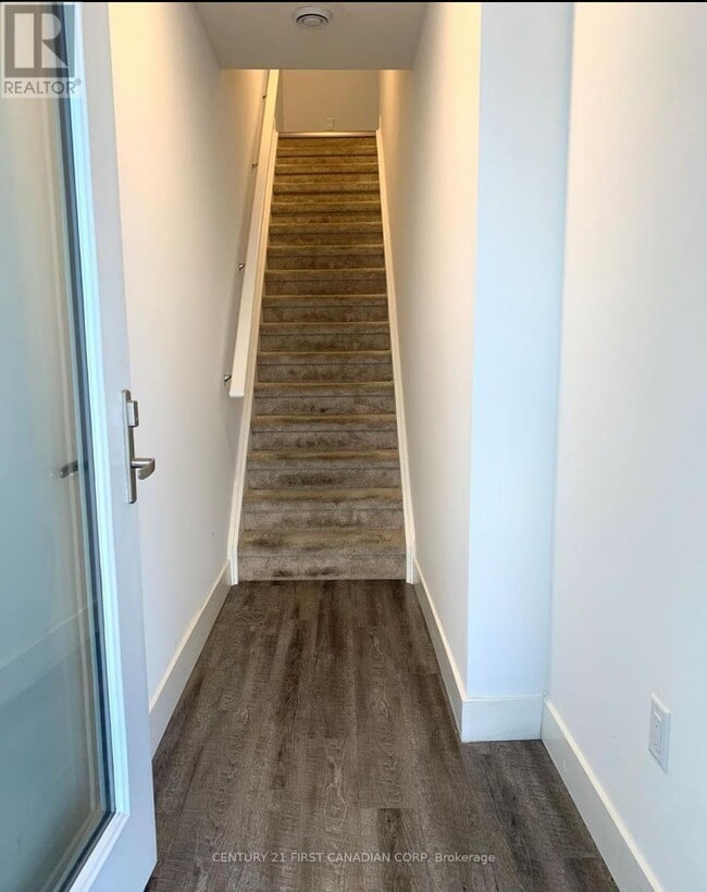 Building Photo - 234 Edgevalley Rd