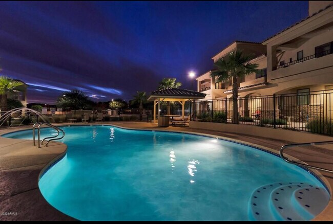 Luxury Community Heated Pool - 2821 S Skyline