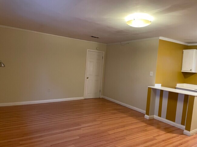 Foto del edificio - 13012 McKinley Ave