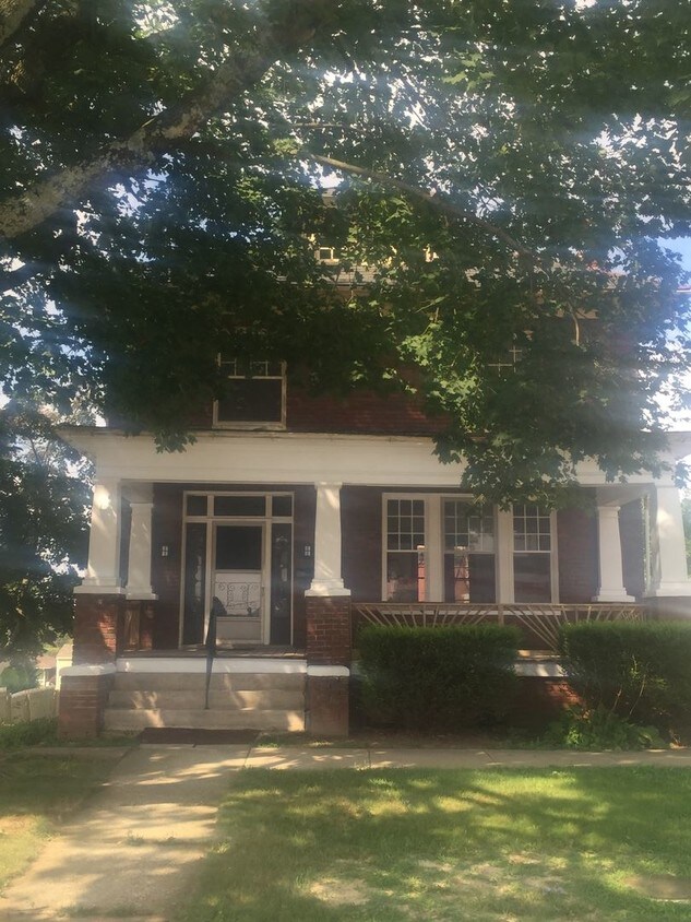 Primary Photo - 674 S Main St