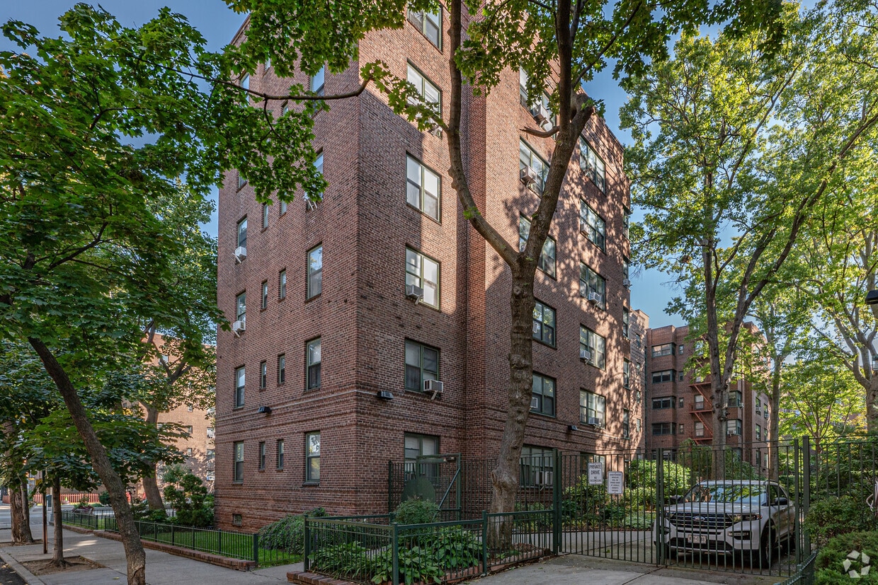 7810 34th Ave, Jackson Heights, NY 11372 Apartments in Jackson Heights, NY