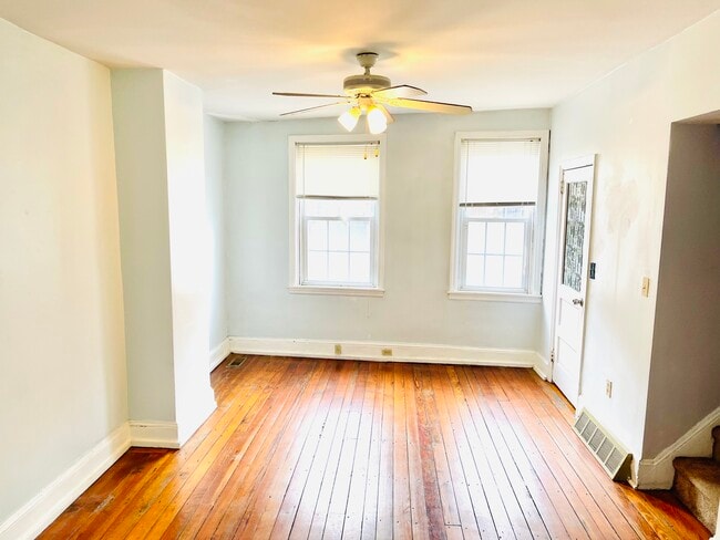Building Photo - 913 Ernst St