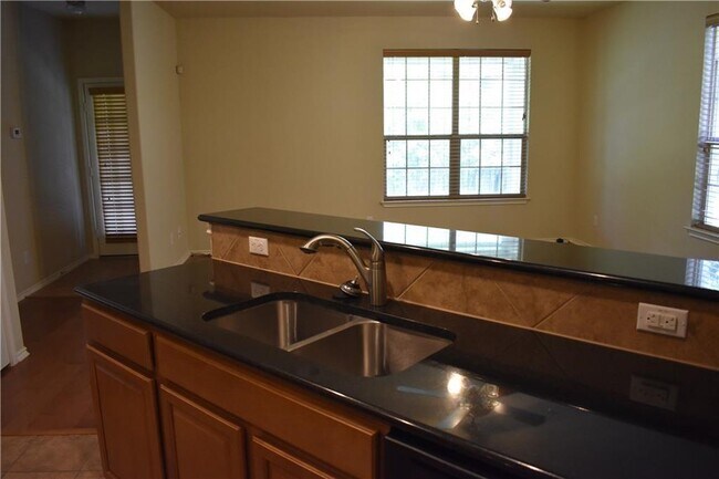 Foto del edificio - 1310 W Parmer Ln