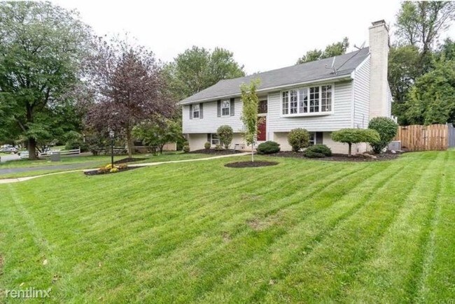 Building Photo - 3 br, 2.5 bath House - 5899 Club House Ln