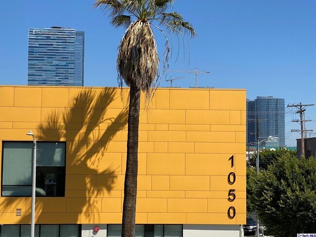 Building Photo - 1051 Beacon Ave