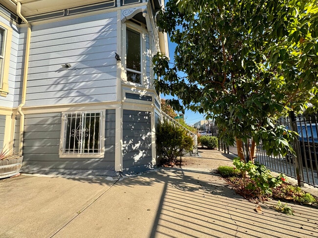 Building Photo - 1054 24th St