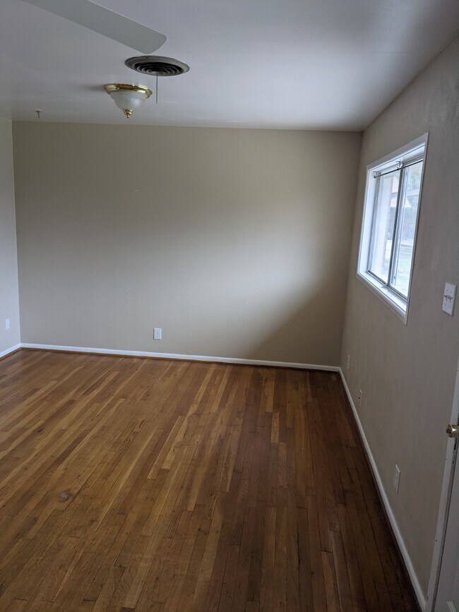 Foto del edificio - 1409 Metropolitan Dr