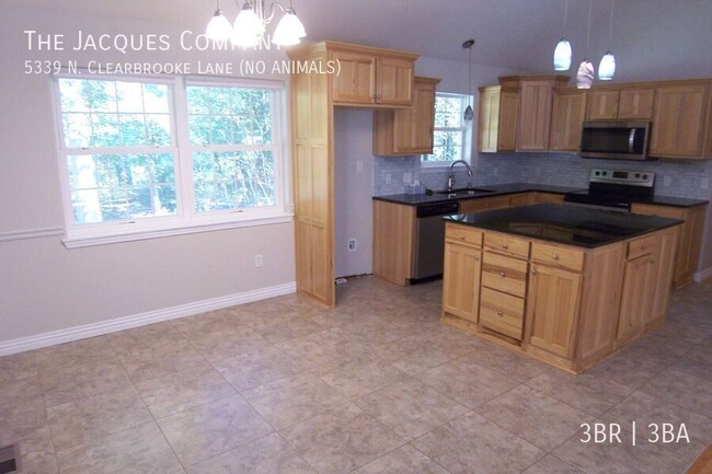 Building Photo - Like New 3 Bedroom, 3 Bath, 2 Car Garage W...