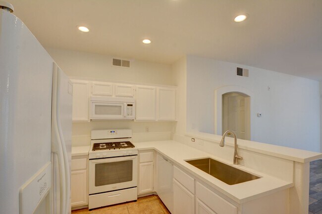 Foto del edificio - Beautiful 1 BR 1 Bath condo in Green Valle...