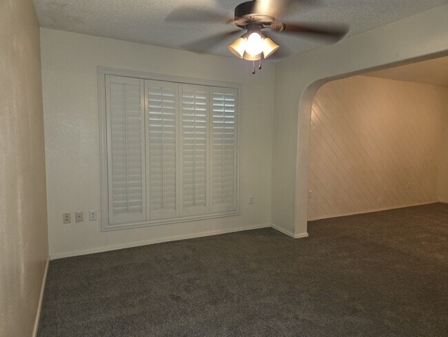 Foto del edificio - 4 bed 2.5 bath in Chandler Great Location to the 101 Freeway