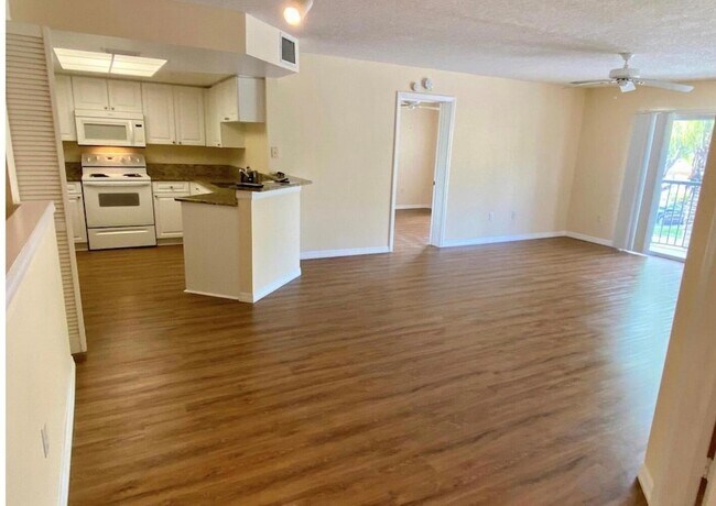 Foto del edificio - 800 Crestwood Blvd S