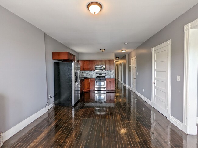 Building Photo - Fully Renovated Student Rental