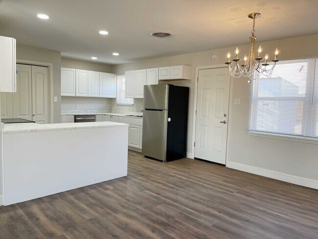 Building Photo - 4606 Mercedes Dr