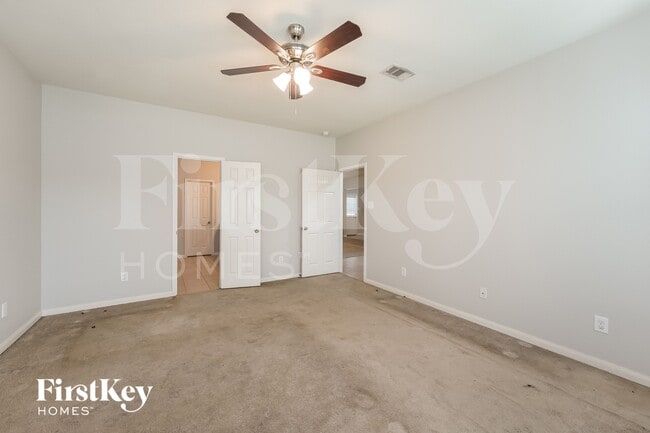 Building Photo - 2027 Golden Topaz Dr