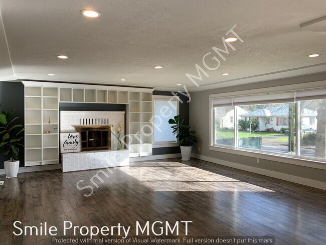 Foto del edificio - Spacious 4 bedrooms Home in SE Portland