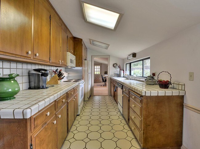 Foto del edificio - 742 Bicknell Rd