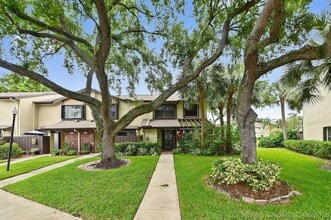 Building Photo - 4587 Carambola Cir S